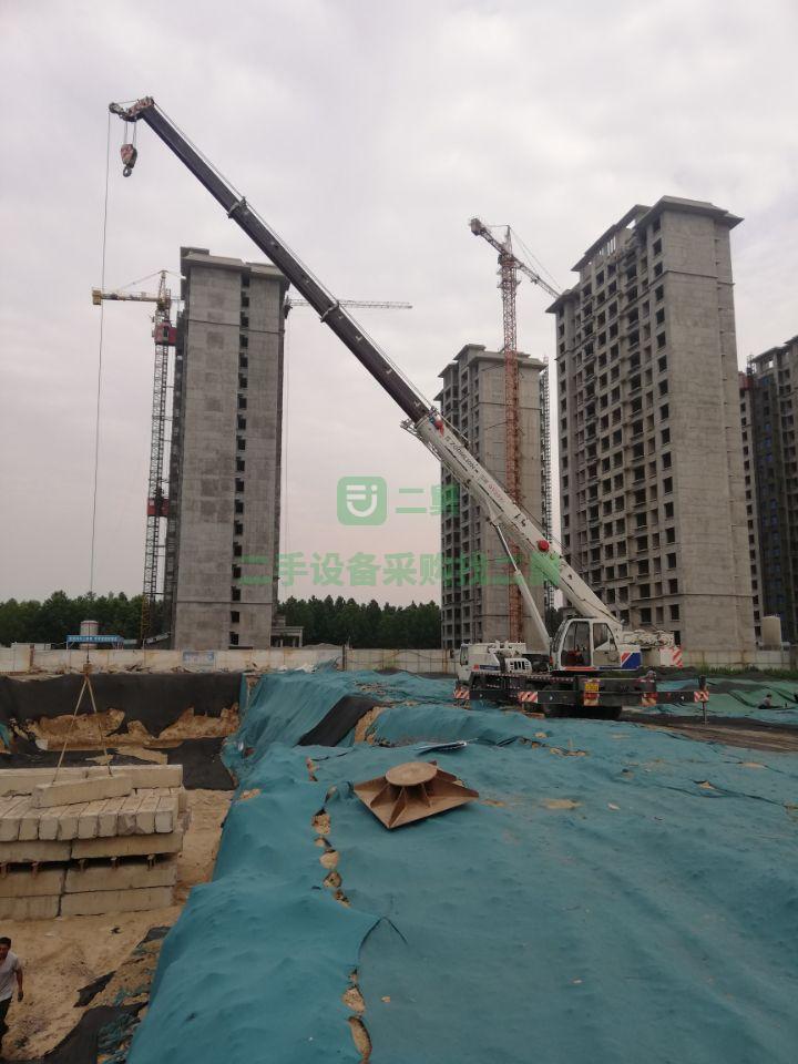 出售八成新的中聯(lián)重科25噸吊車