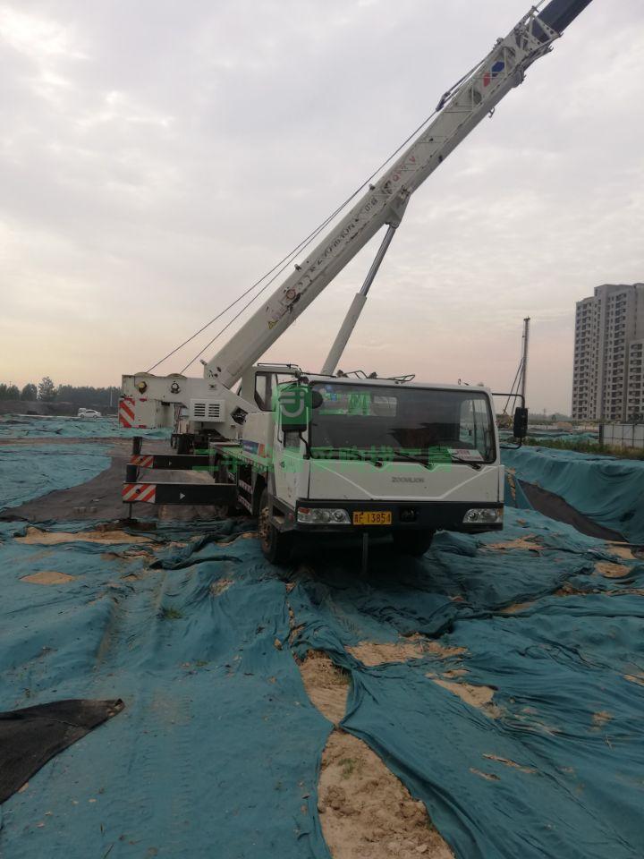出售八成新的中聯(lián)重科25噸吊車