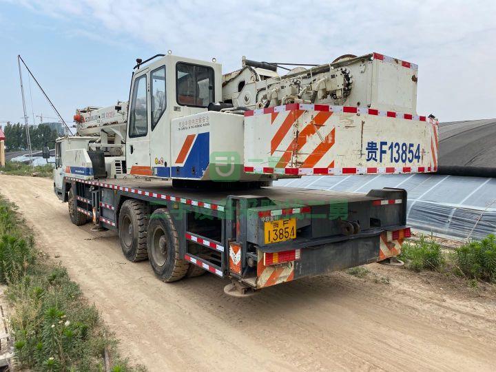 出售八成新的中聯(lián)重科25噸吊車