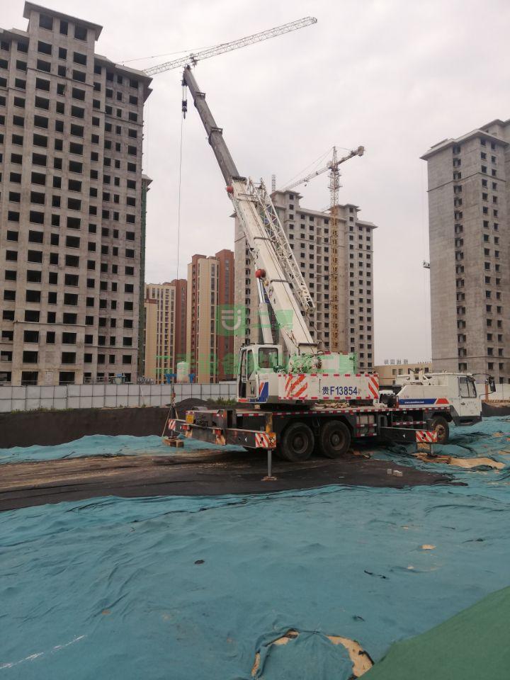 出售八成新的中聯(lián)重科25噸吊車