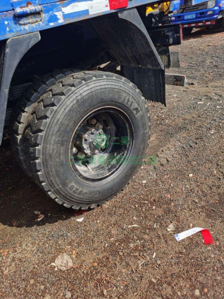 低價出售轉(zhuǎn)讓二手南俊瑞吉自卸車900輪胎