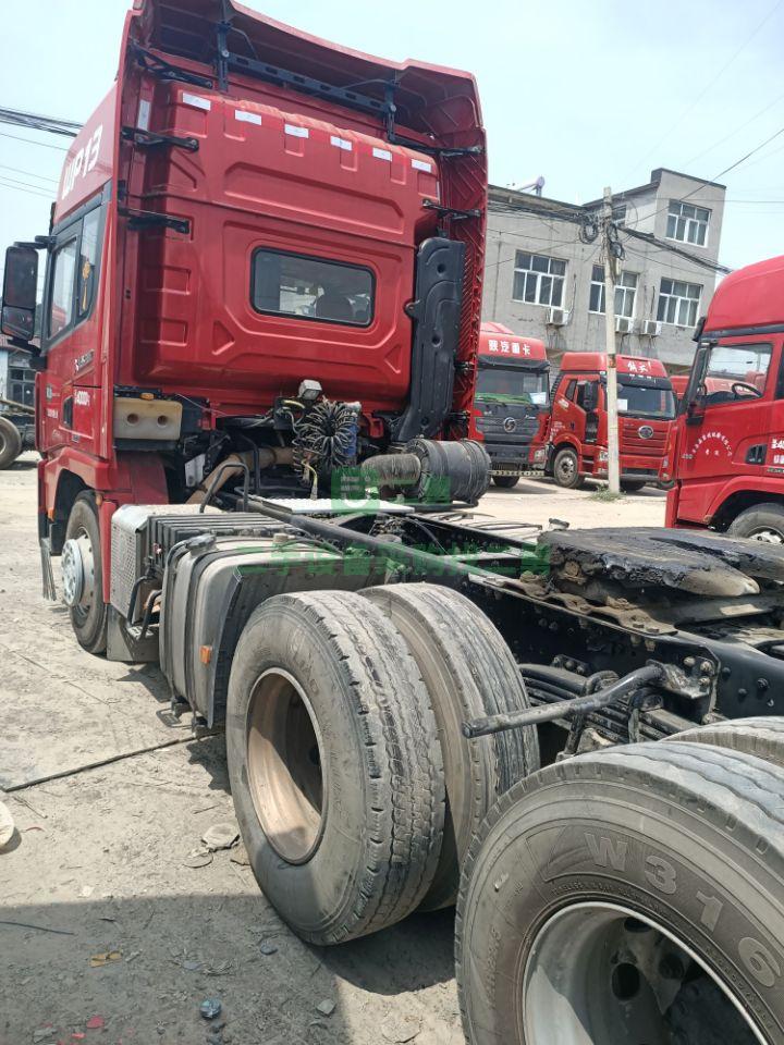 低價出一臺二手德龍X3000牽引車，國五排放