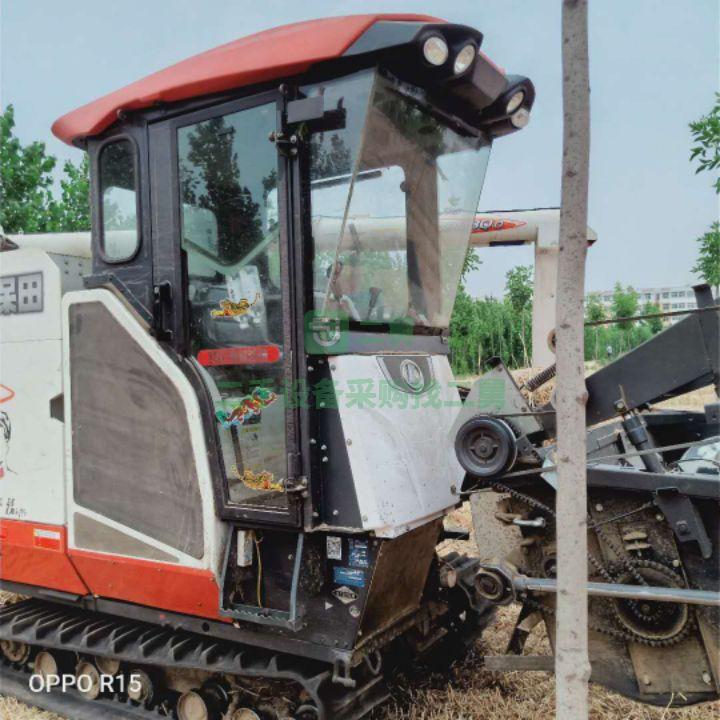 緊急出售一臺九成新久保田988收割機