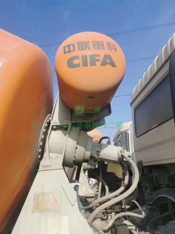 內(nèi)蒙出售2013年3月東風大力神大12方罐，中聯(lián)上裝攪拌車