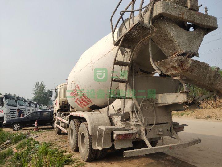 出售13年歐曼國三大14方攪拌車，正在干活