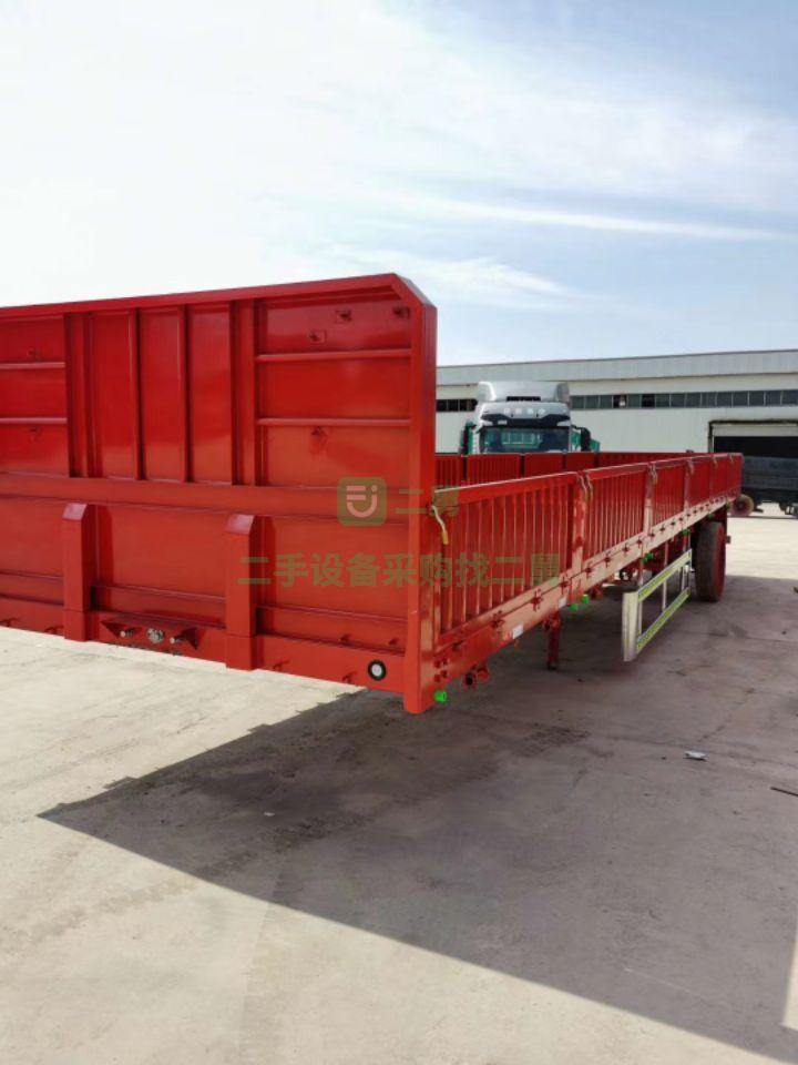 出售二手九成新的13米60高側翻半掛車