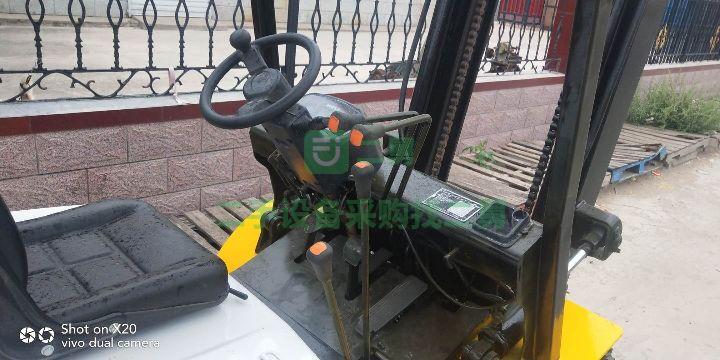 二手的威肯三噸叉車低價出售