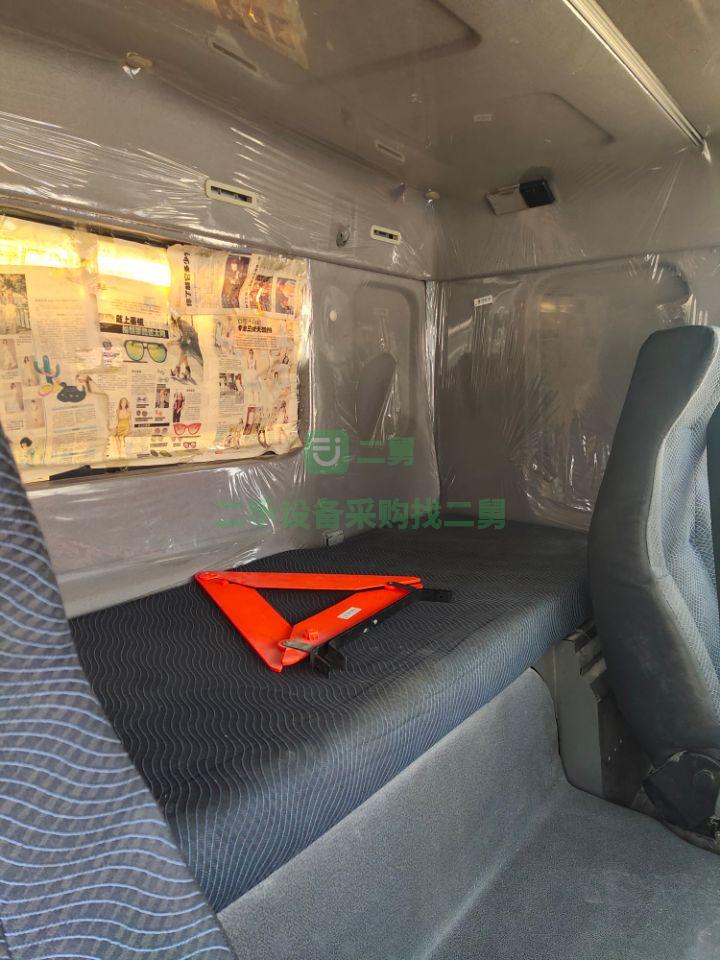 低價出售一臺12方豪沃攪拌車出售