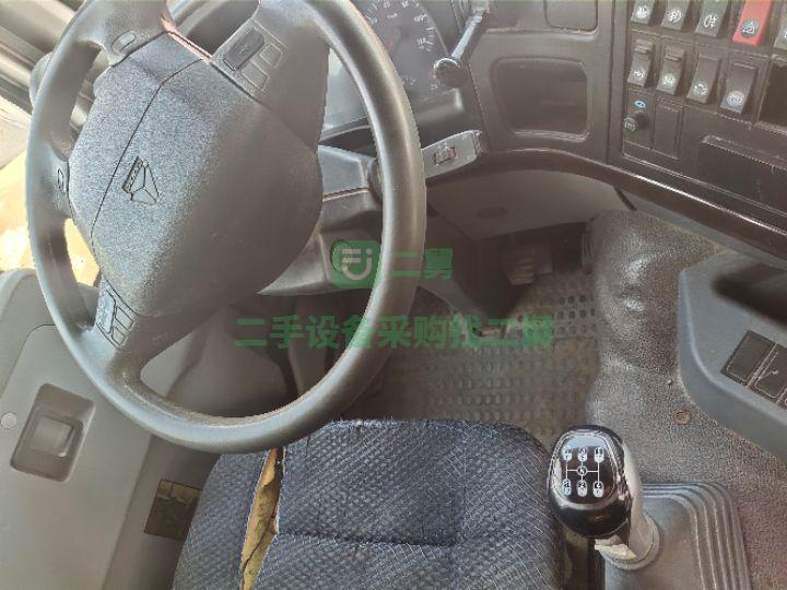 低價出售一臺12方豪沃攪拌車出售
