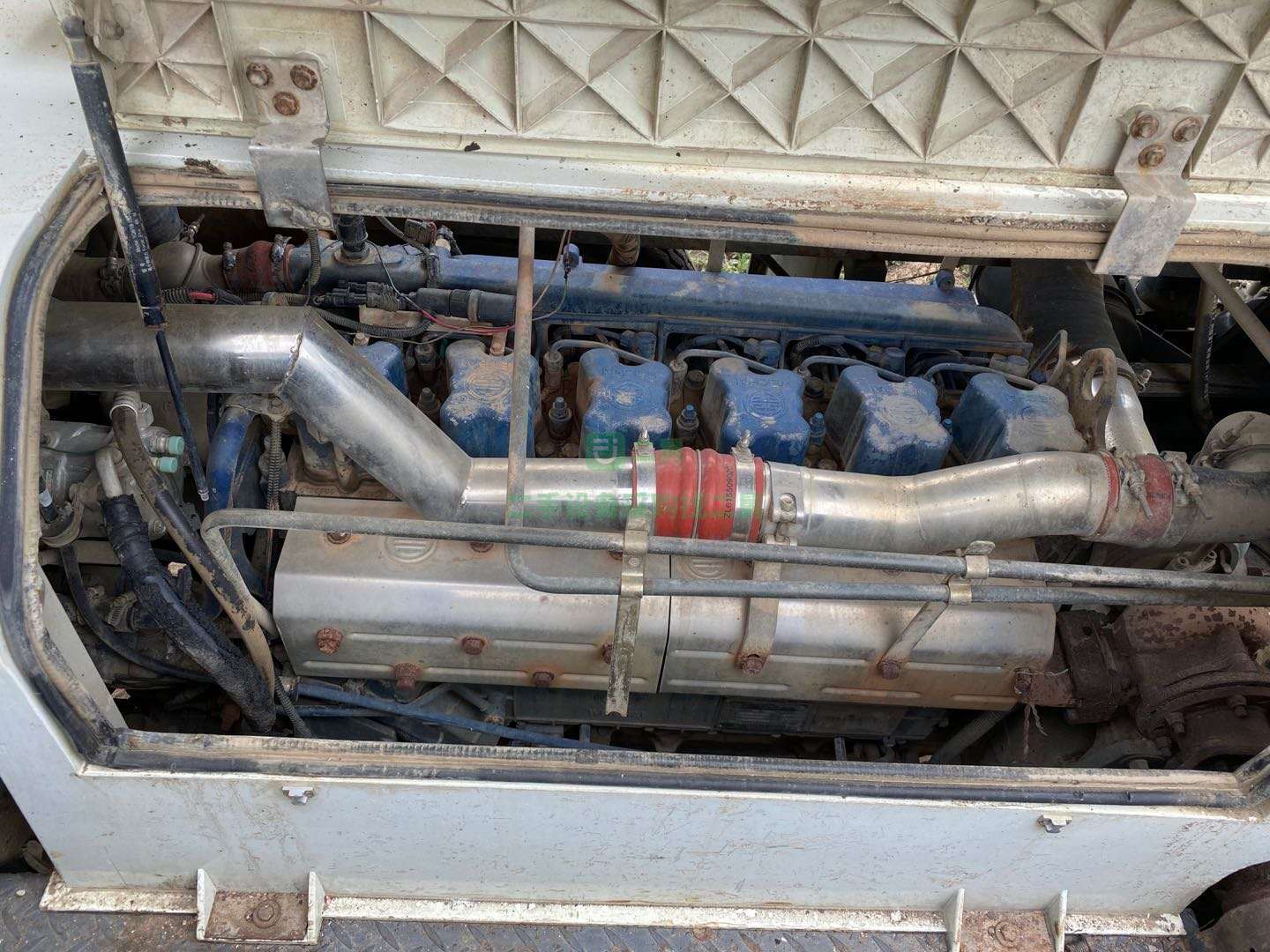 12年8月中聯重科25V5吊車出售，車況極品