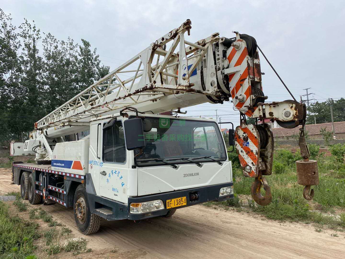 12年8月中聯重科25V5吊車出售，車況極品