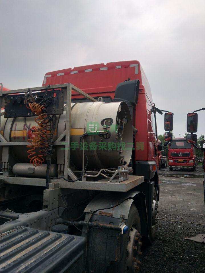 出售二手的九成新的一汽青島悍v336天然氣牽引車