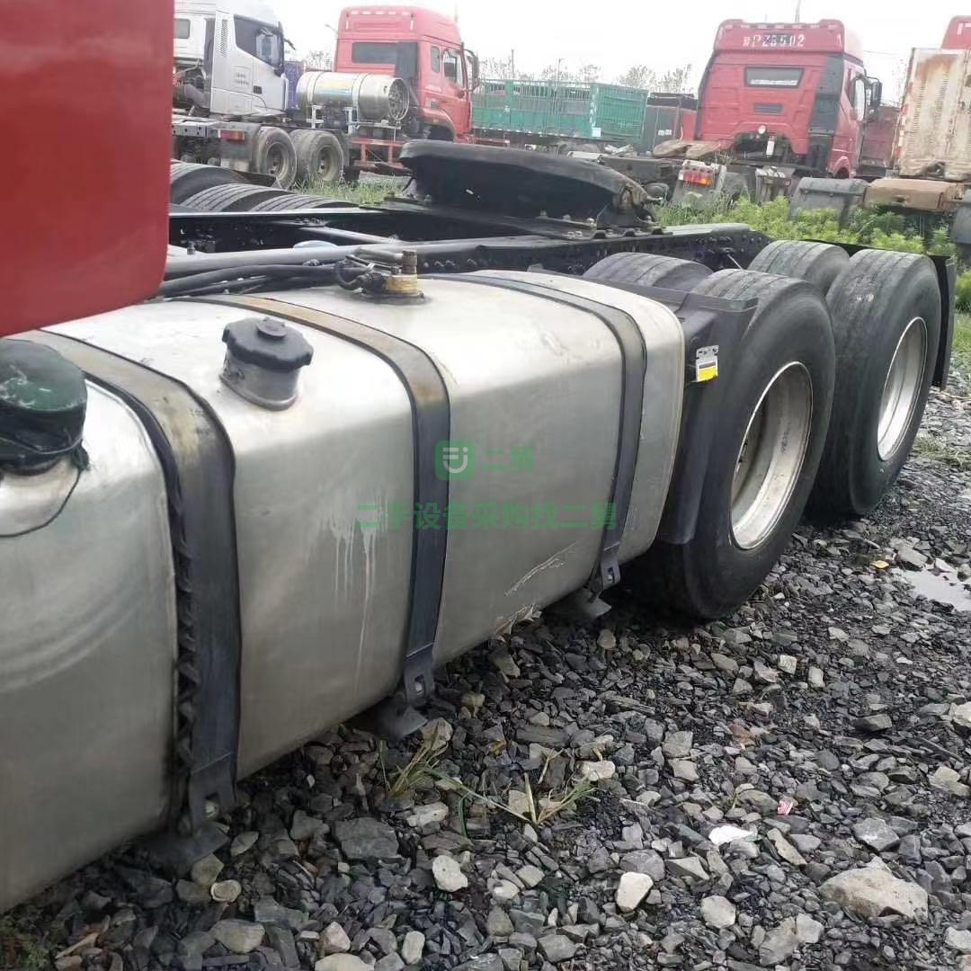 出售17年12月j6p460錫柴發動機一汽12檔變速箱雙驅輕體牽引車