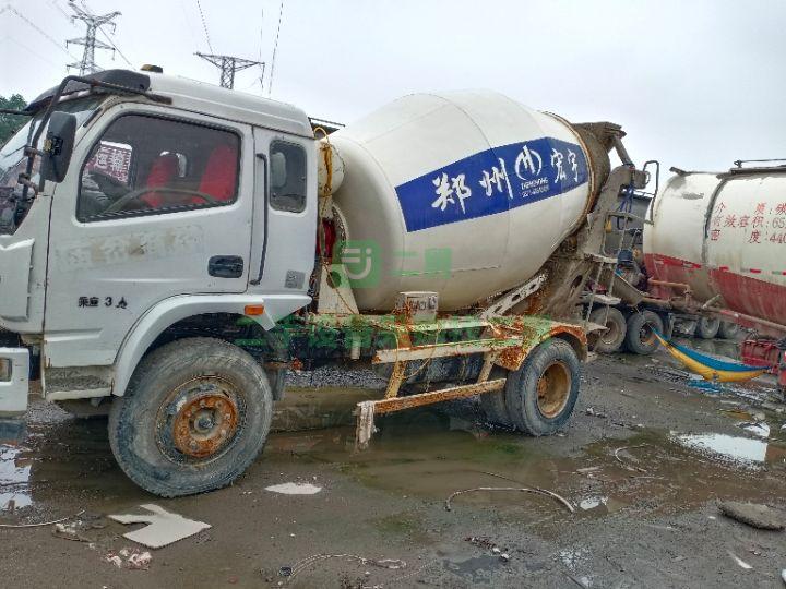 出售二手的16年東風攪拌車裸車
