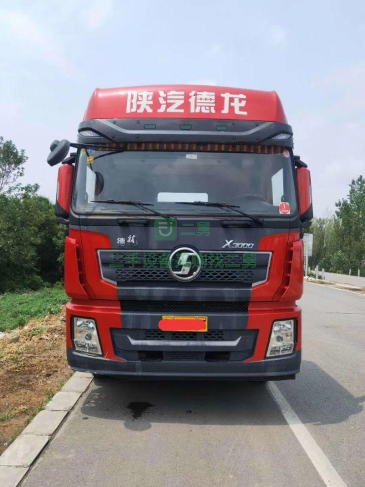 出售10個月德龍X3000-430牽引車，高配雙油箱，前二后三雙臂鎖