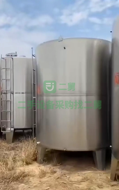 出售九九新的2噸3噸不銹鋼儲罐，干凈直接用