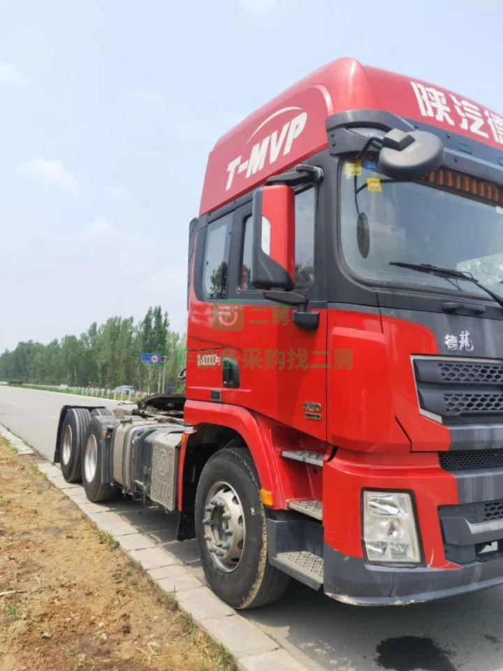 出售10個月德龍X3000-430牽引車，高配雙油箱，前二后三雙臂鎖