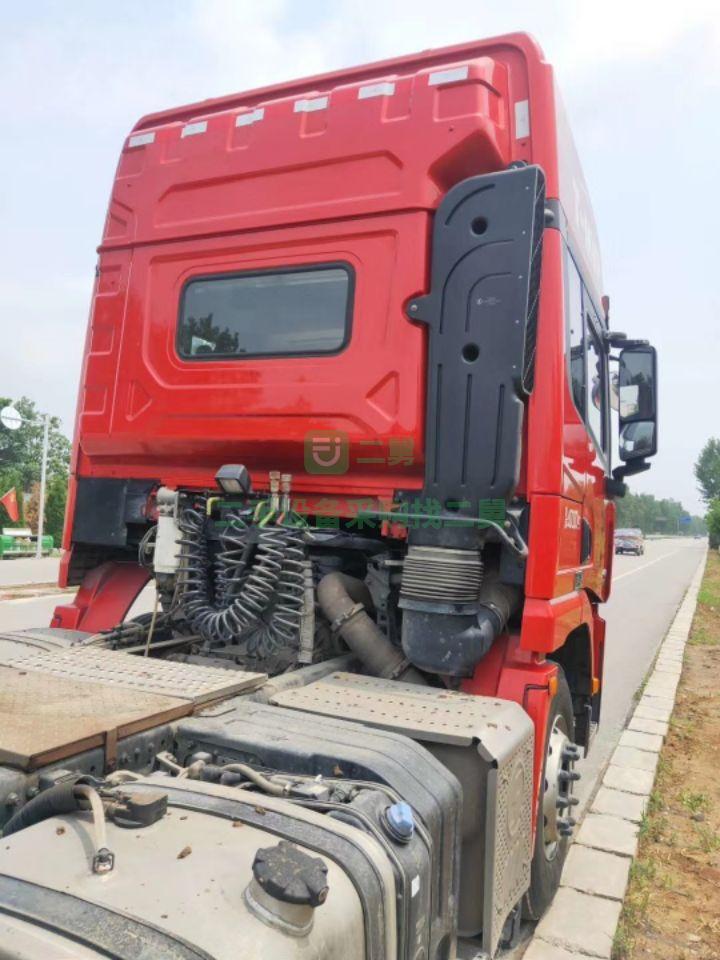出售10個月德龍X3000-430牽引車，高配雙油箱，前二后三雙臂鎖