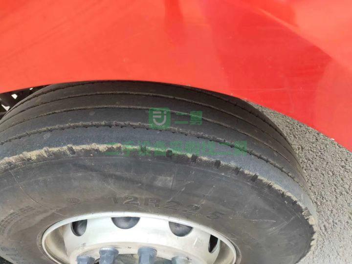 出售10個月德龍X3000-430牽引車，高配雙油箱，前二后三雙臂鎖