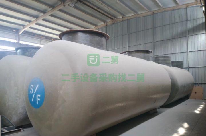二手九成新的不銹鋼儲存罐，緊急轉讓底價出售