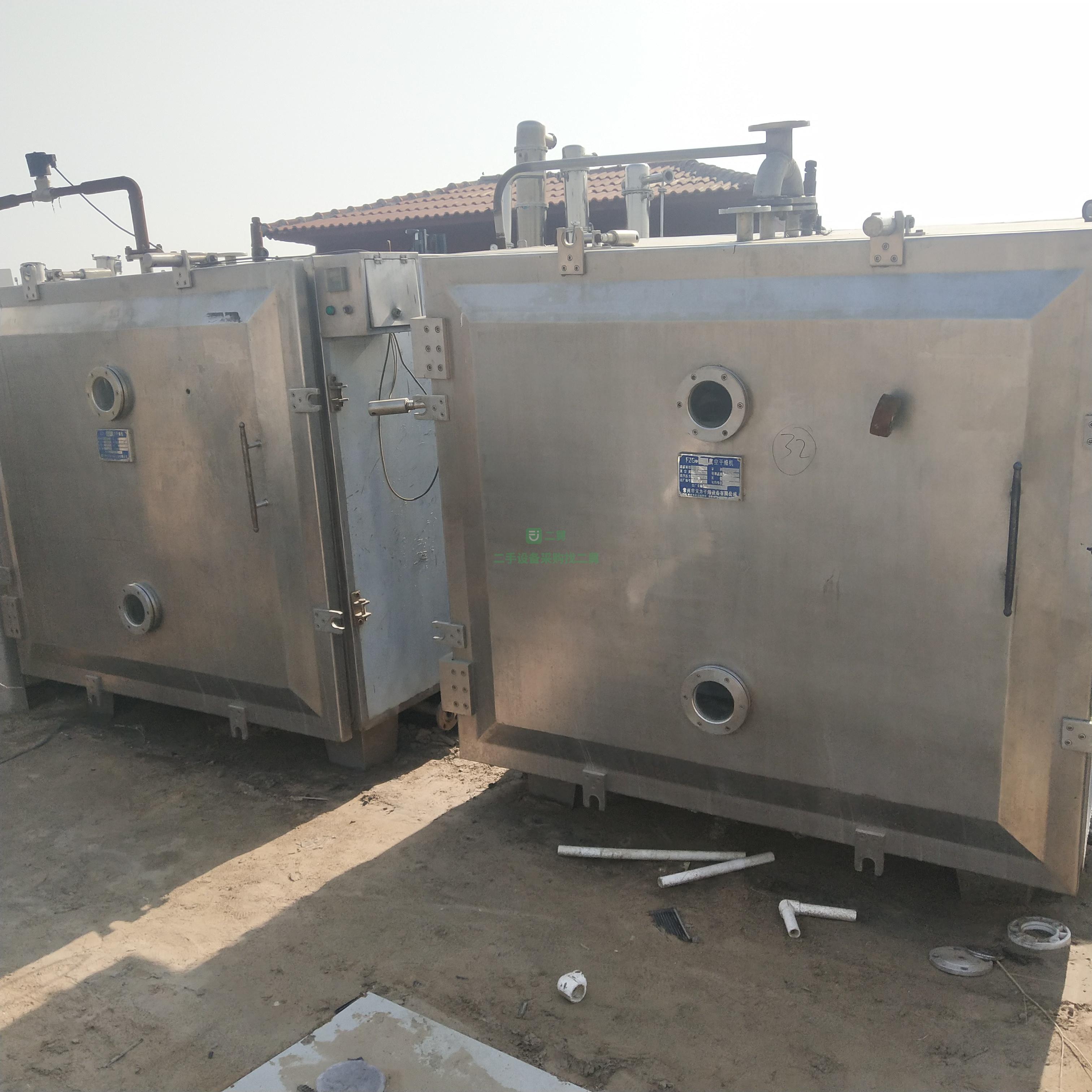 出售二手的小型化工廠內3臺60平方盤式干燥機