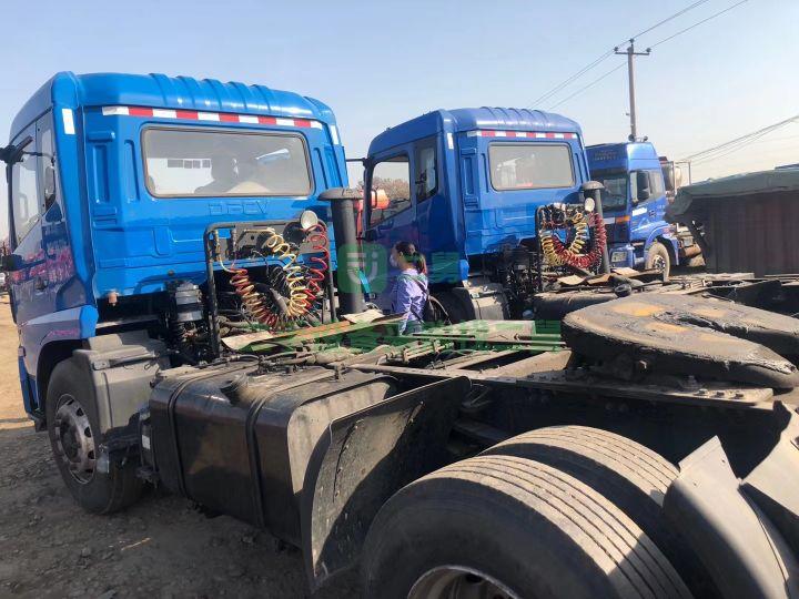 出售一年十個月兩軸東風天錦270馬力牽引車  帶全保險