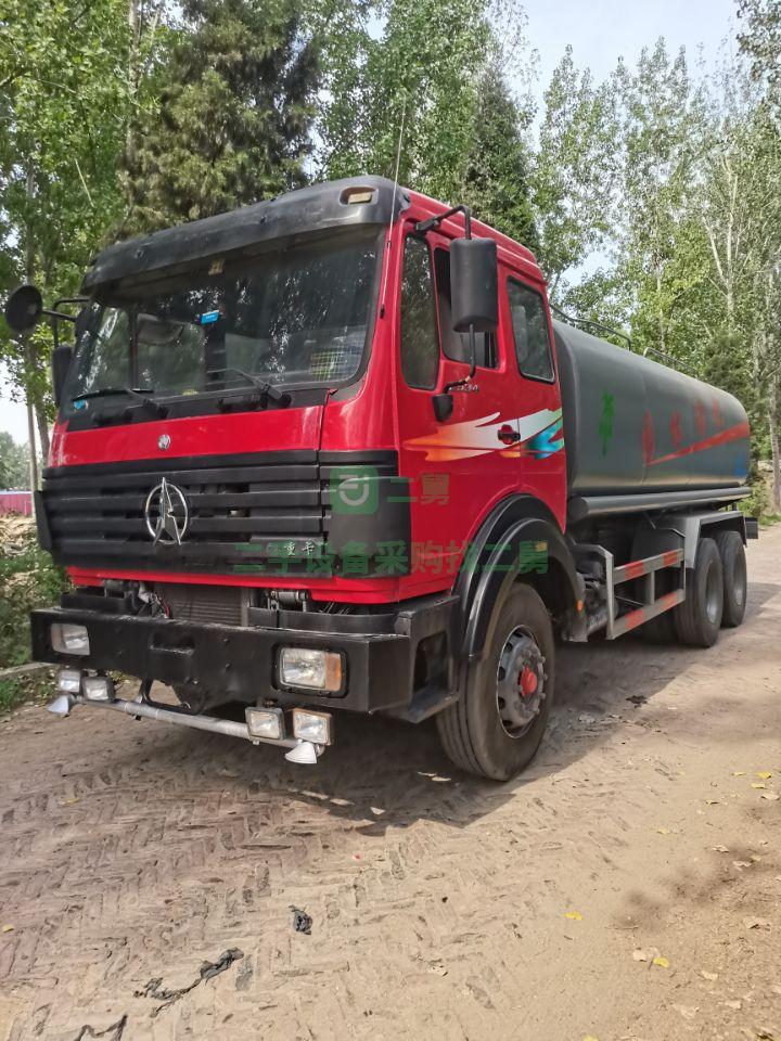 出售二手九成新的北方奔馳二十噸灑水車