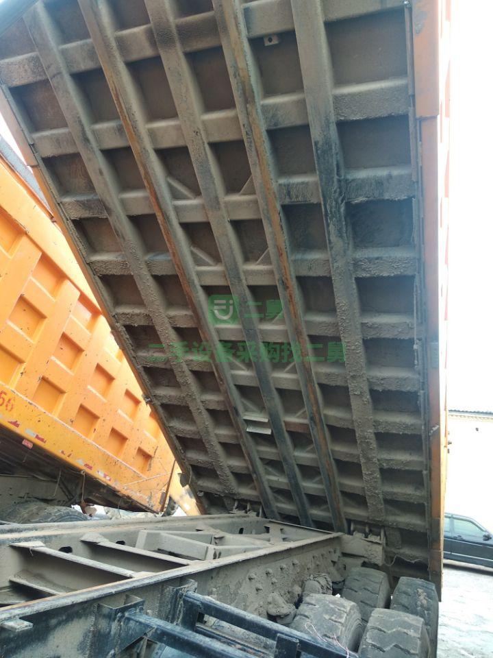 出售二手的九成新的380馬力德龍F3000土方車