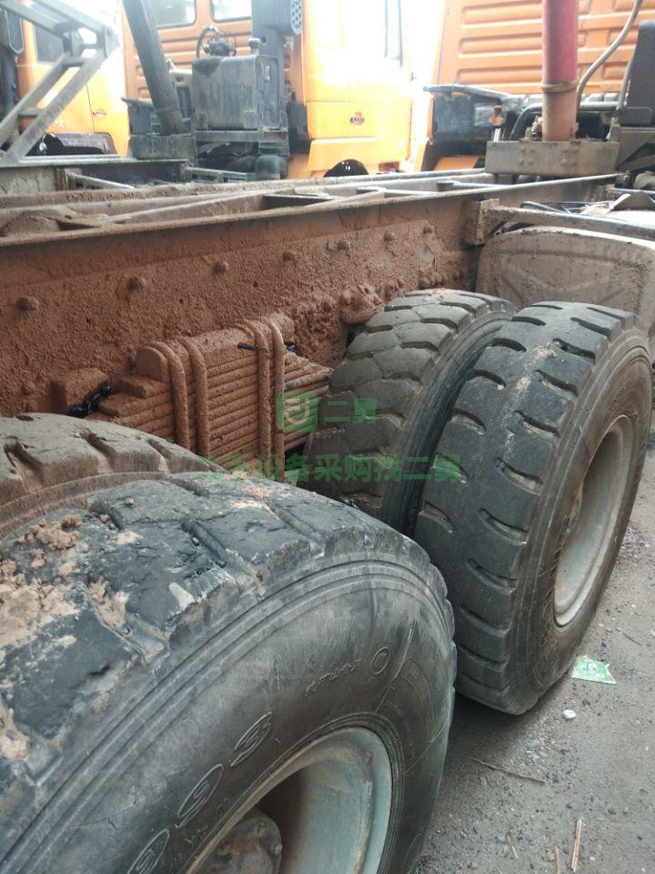 出售二手的九成新的380馬力德龍F3000土方車