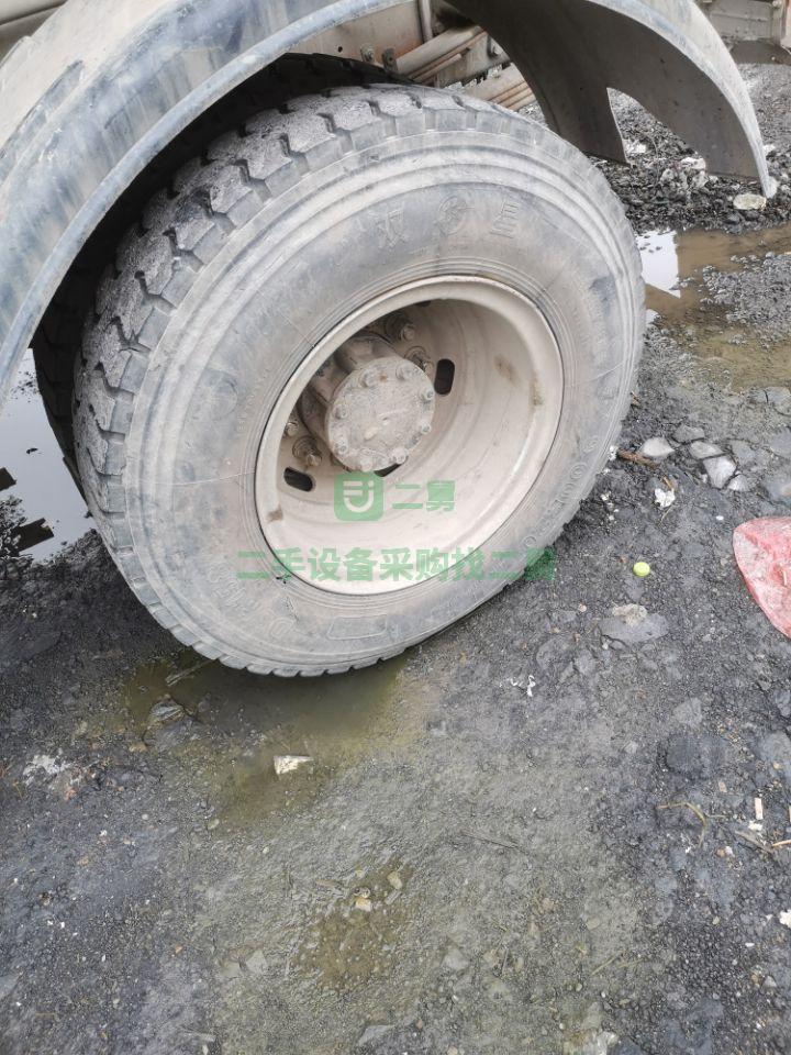 出售一批二手九成新的七方單橋攪拌車