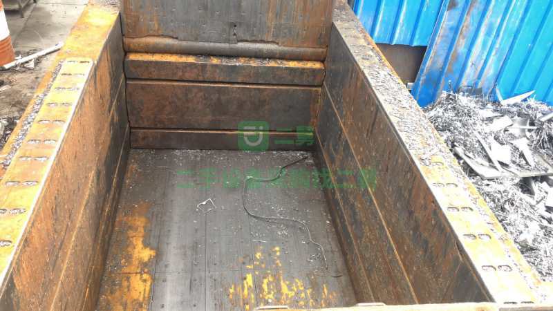 出售400噸金屬打包機(jī)，老虎機(jī)，廣東提貨。