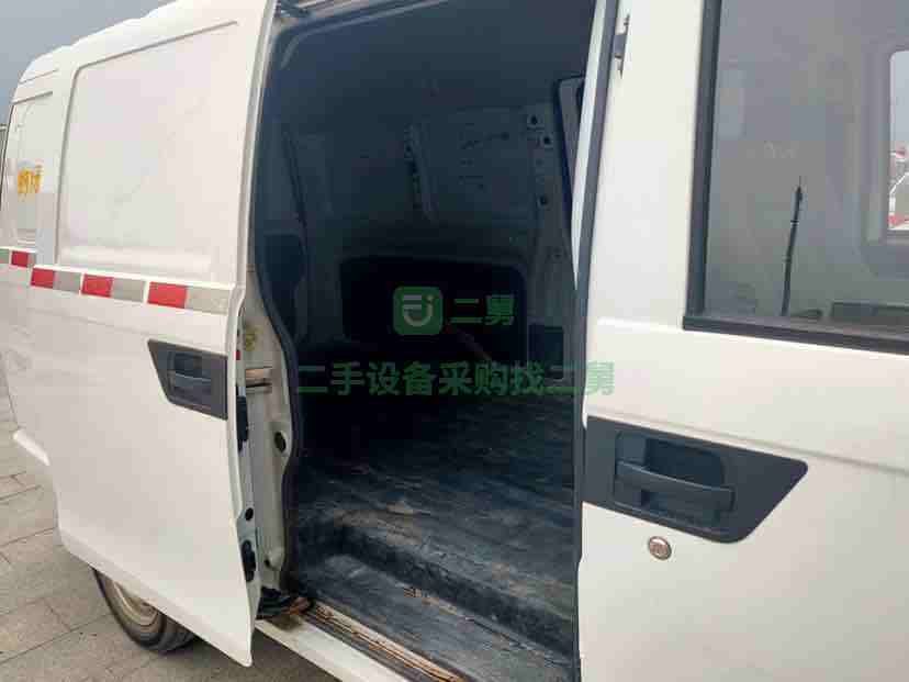 出售八成新左右的新能源純電動封閉式貨車