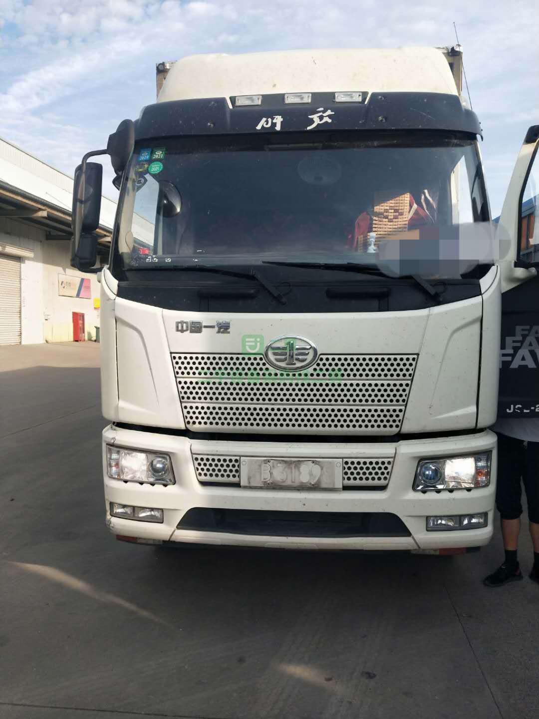 2臺(tái)2臺(tái)國(guó)五排放運(yùn)輸車出售，2年整交強(qiáng)險(xiǎn)勾六2400馬力
