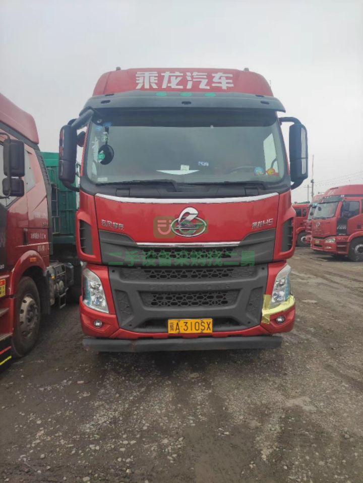一年兩個(gè)月乘龍400濰柴發(fā)動(dòng)機(jī)牽引車出售，帶全保險(xiǎn)  車況精