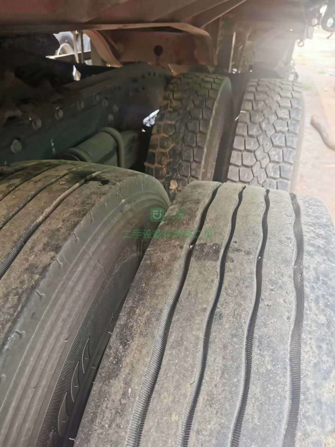 出售解放J6雙驅牽引車350馬力