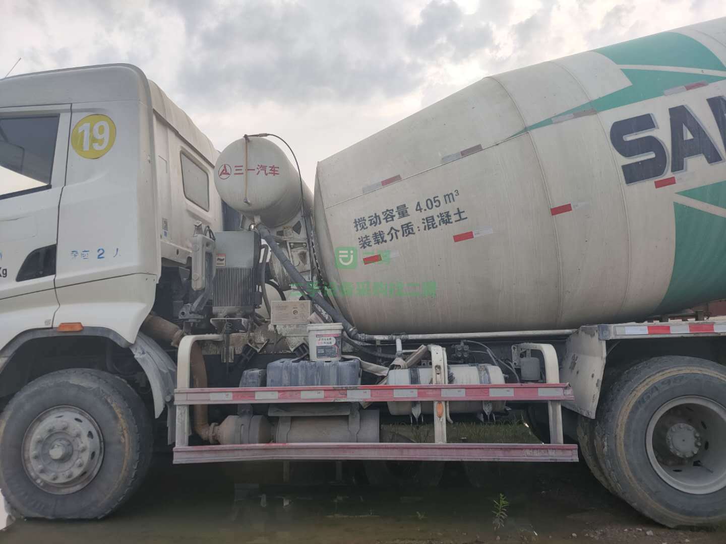 急售幾臺16年國五排放，九九成新三一天然氣攪拌車，車況精品。看上的請聯系我