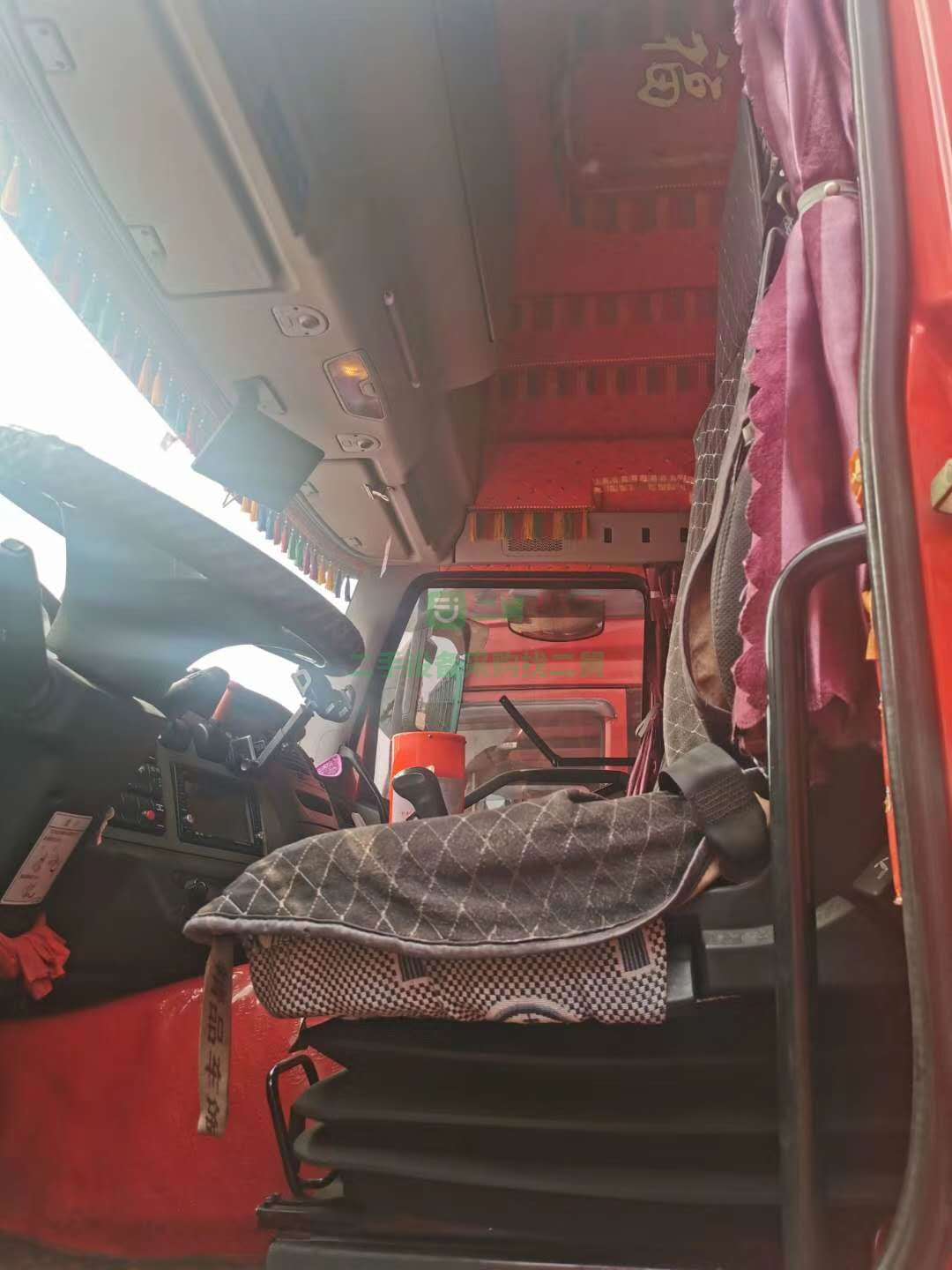 出售解放J6雙驅牽引車350馬力