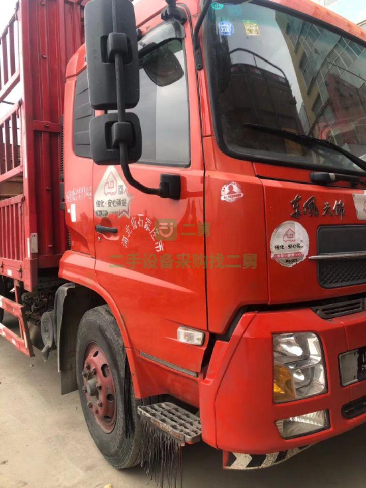 出售15年12月的，東風天錦6.8單車牽引車，6缸180的8速