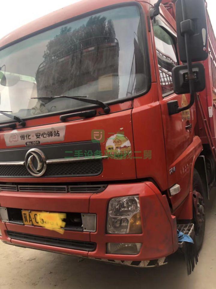 出售15年12月的，東風天錦6.8單車牽引車，6缸180的8速