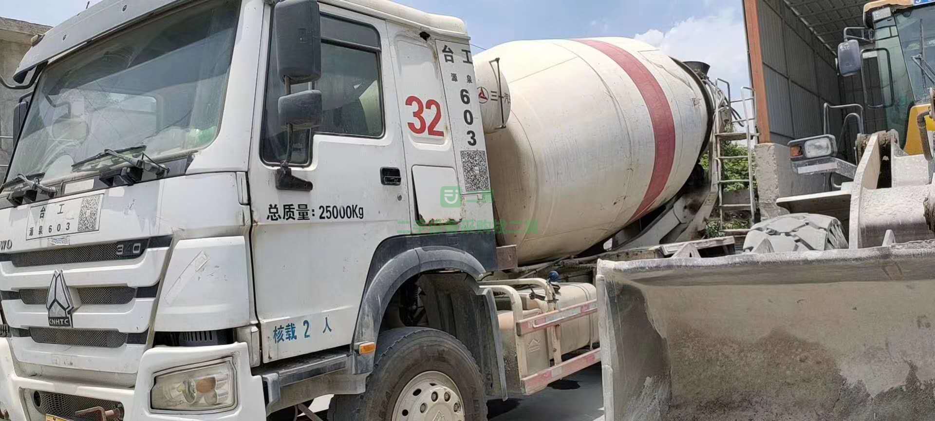 轉(zhuǎn)讓多臺14年豪沃，手續(xù)齊全，三一上裝大十二拉十四方，國四排放，價格低廉。