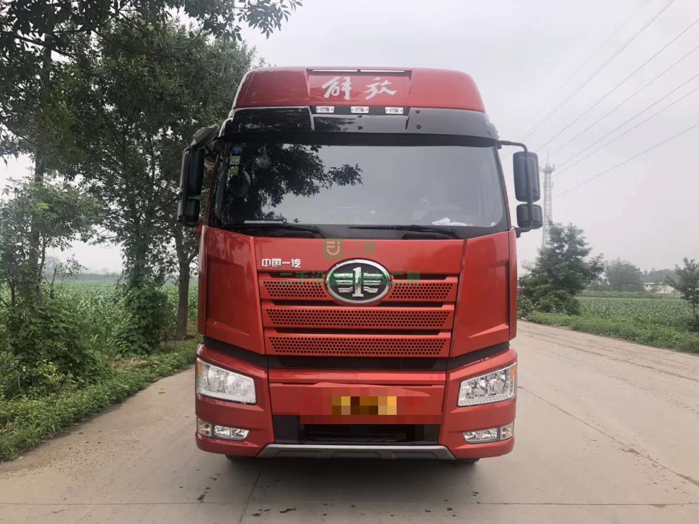 出售10個月420馬力解放牽引車帶18年8月13.75米平板半掛車