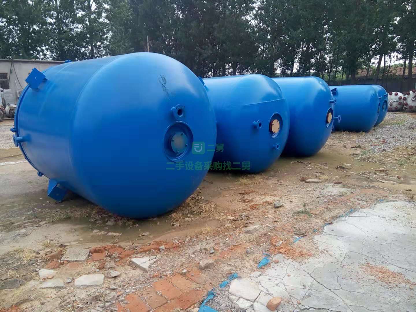 處理二手不銹鋼九成新反應釜，設備完好買回去直接安裝使用