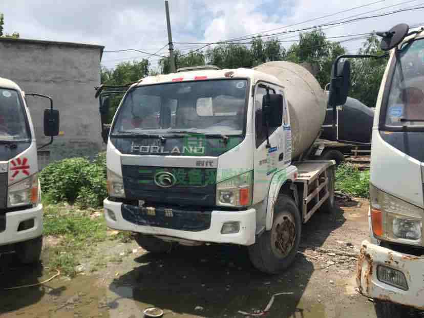 出售八成新的時代單橋6方攪拌車，153后橋進口減速機