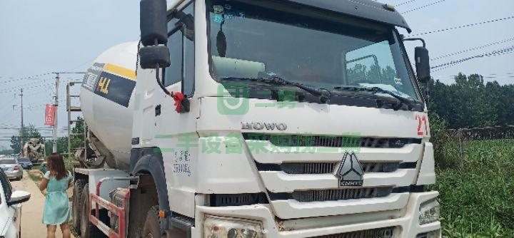 出售九成新的豪沃大14方唐鴻上裝攪拌車。國四