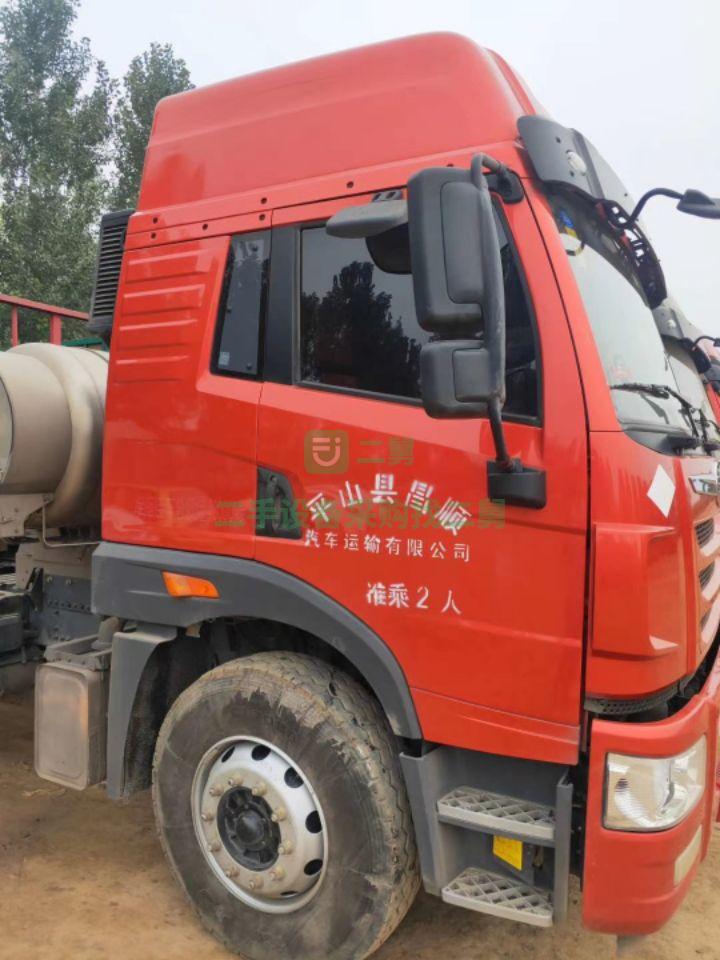 河北石家莊轉(zhuǎn)讓二手的八個(gè)月捍衛(wèi)天然氣牽引車帶全保險(xiǎn)