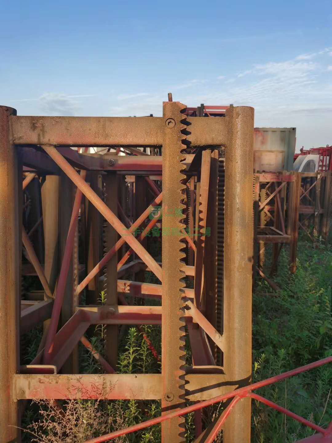 出售升降機650節，400節，齒條好