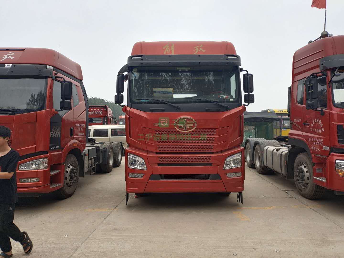 出售解放JH6牽引車，國(guó)五排放，雙驅(qū)輕體，550馬力，濰柴動(dòng)力