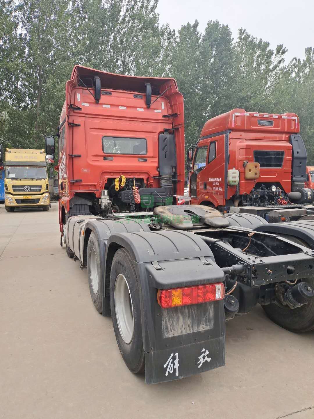 出售解放JH6牽引車，國(guó)五排放，雙驅(qū)輕體，550馬力，濰柴動(dòng)力