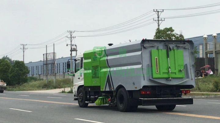 湖北隨州銷售東風(fēng)程力掃路車吸塵車