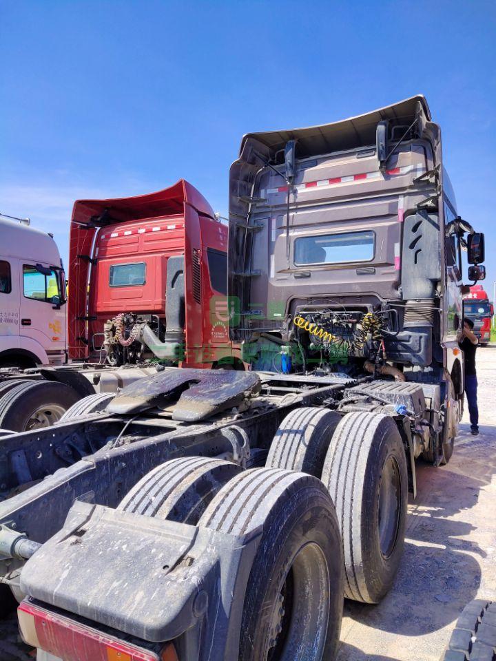 江西出售兩年整解放JH6，500馬力濰柴，車況原版無事故，輪胎九成新的牽引車
